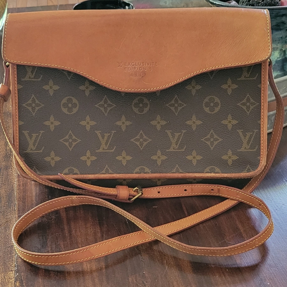 LOUIS VUITTON Exclusivite Edition 9 0117